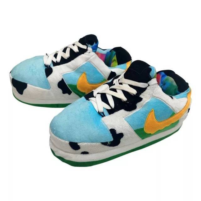 Chaussons Dunk Low X Ben & Jerry's, pantoufles colorées au design ludique inspiré des célèbres crèmes glacées